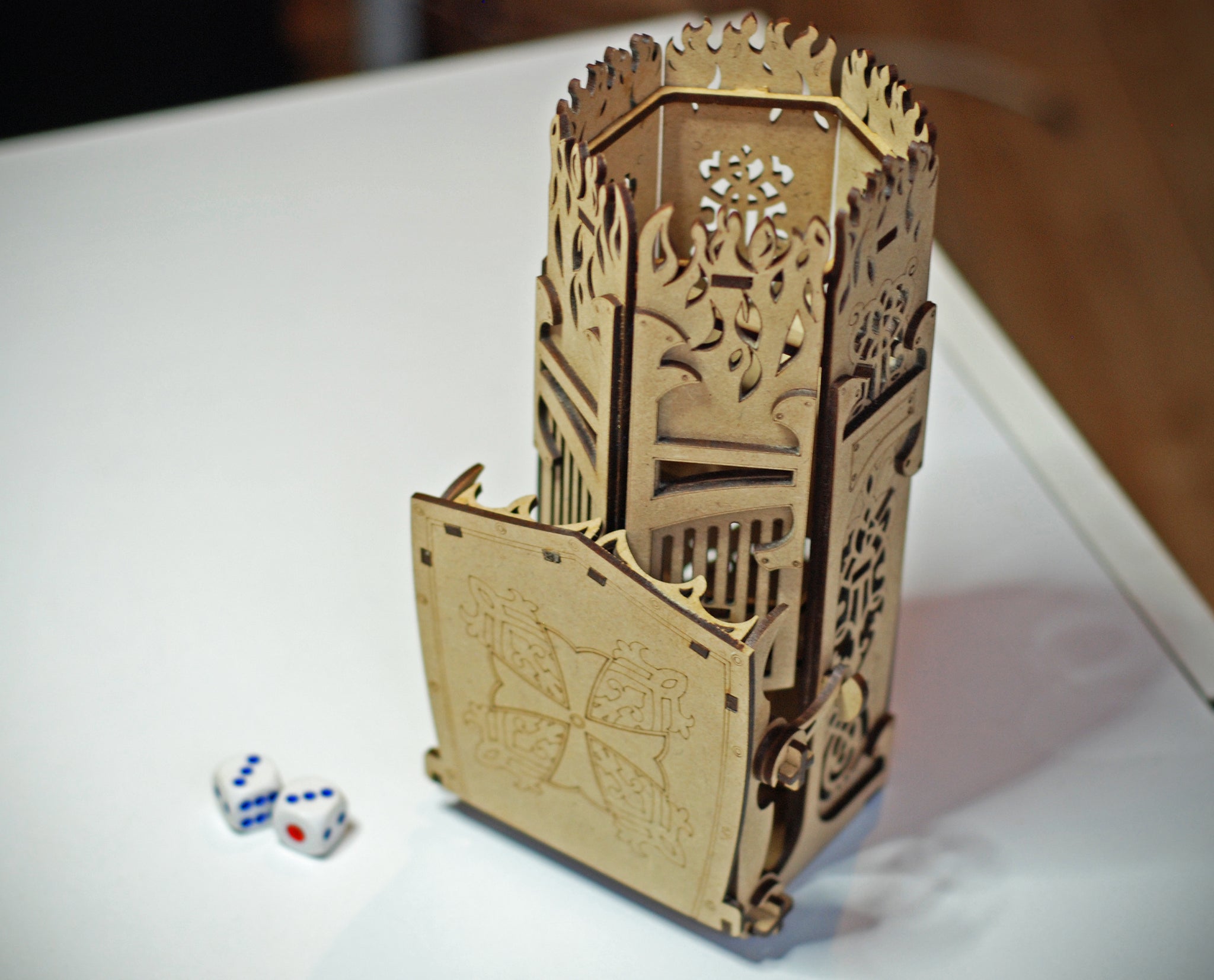 Dice Tower with Tray for Tabletop Games / Dice Tower Knight Helmet